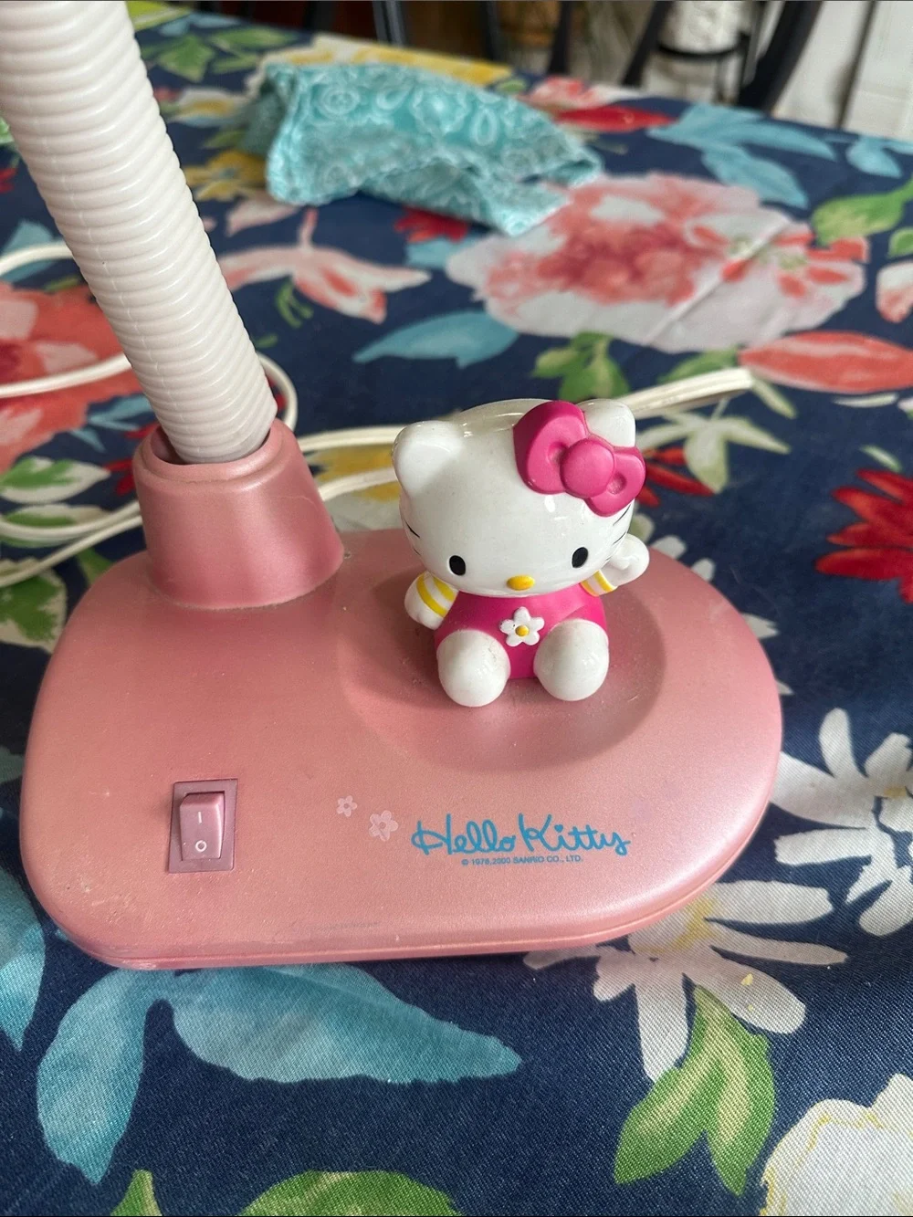 Hello Kitty Pink Flexible Neck Desk Lamp with Figurine